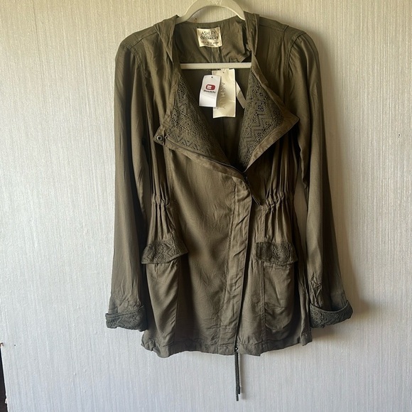 Buckle Olive  Coat - Picture 10 of 11